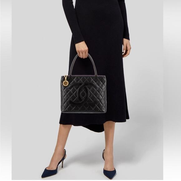 💃Authentic Chanel Black Caviar Medallion Tote Handbag - Picture 10 of 10